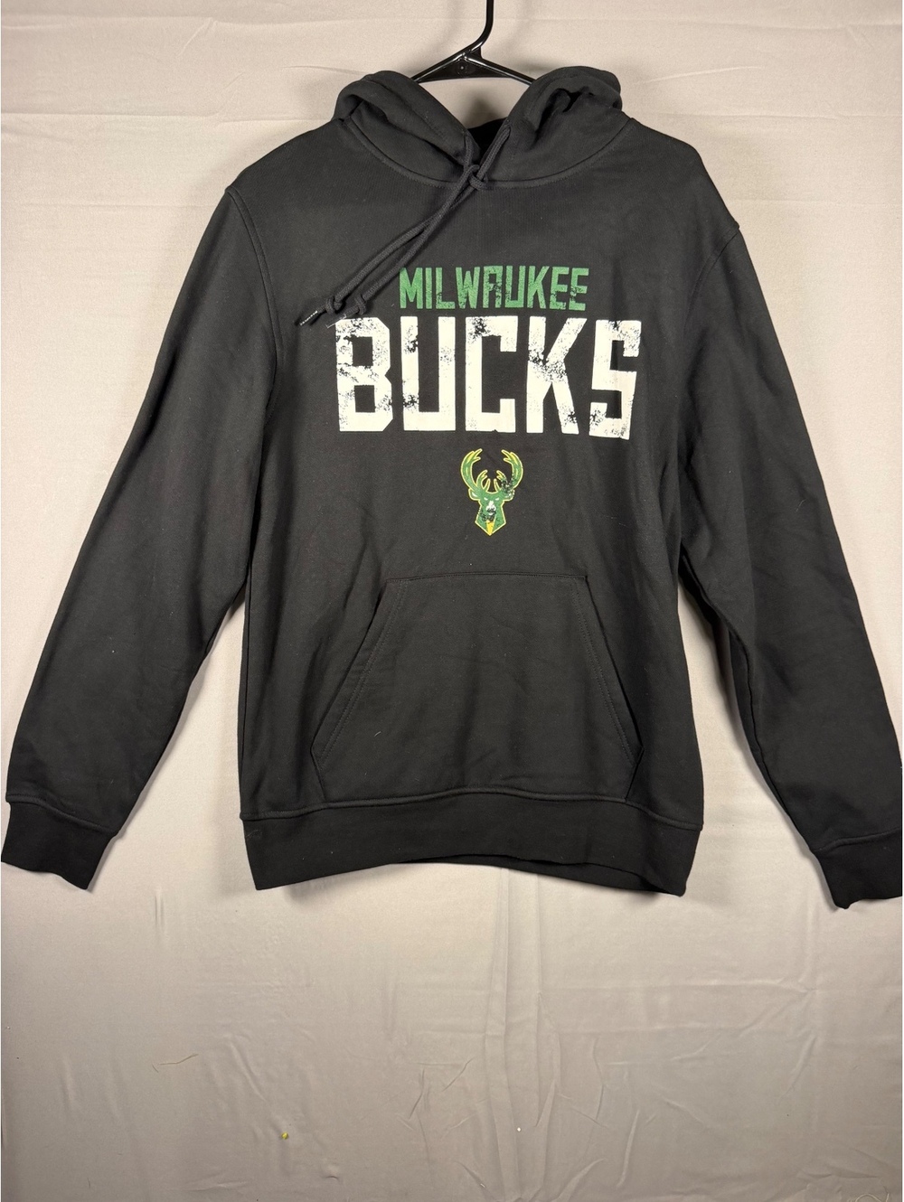 New Era Milwaukee Bucks Medium Hoodie Sweatshirt NBA Licensed